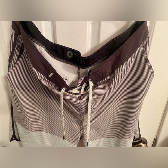 Vuori Board Shorts Cruise Collection Sz 38 - Picture 1 of 8